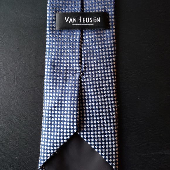 Van Heusen men's 100% silk tie - Picture 2 of 2